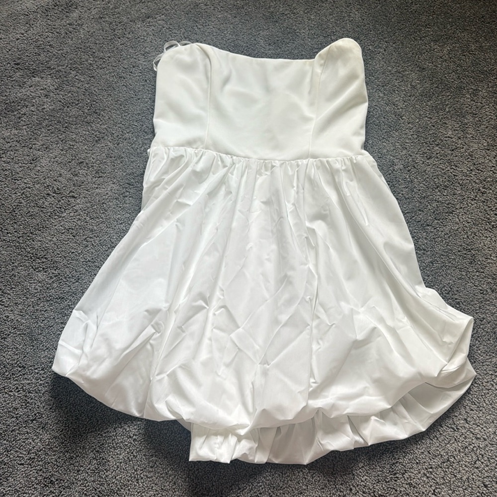Like Art Strapless Bubble Mini Dress Off White: Selfie Leslie